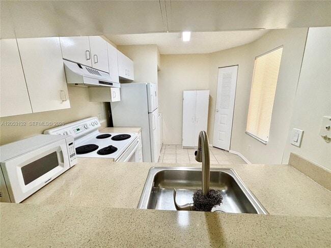 Building Photo - 1040 Coral Club Dr