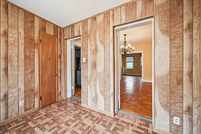 Building Photo - 310 Taylor St NW