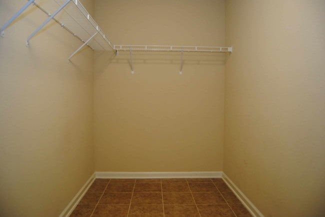 Building Photo - On the Pond in Timber Creek!