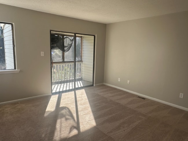 Building Photo - 4720 Walden Pond Dr