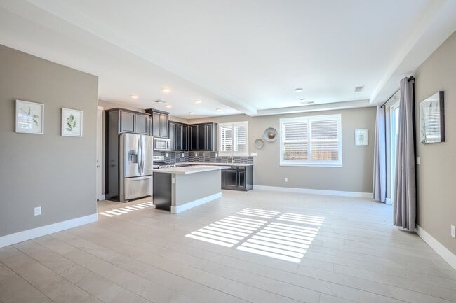 Building Photo - Fully furnished 3 bedroom / 3 bathroom plus an office.