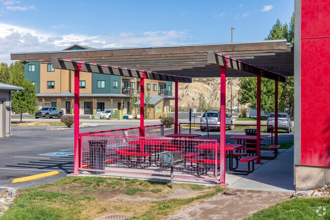 Outdoor Patio - Red Table Apartments