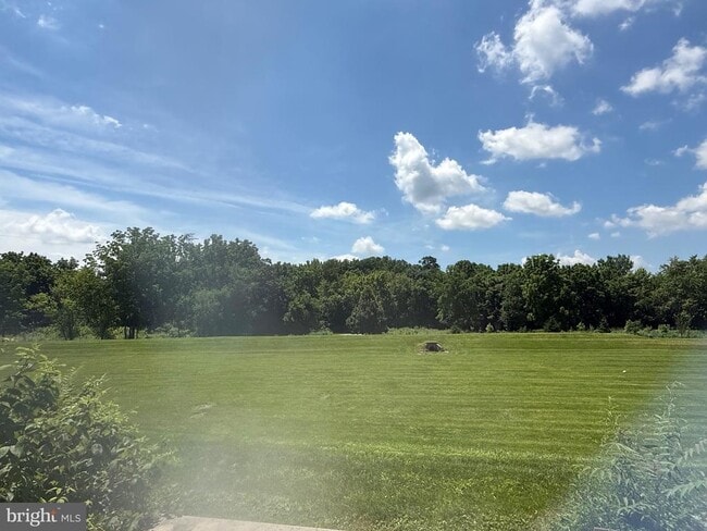 Building Photo - 2082 Deer Run Dr