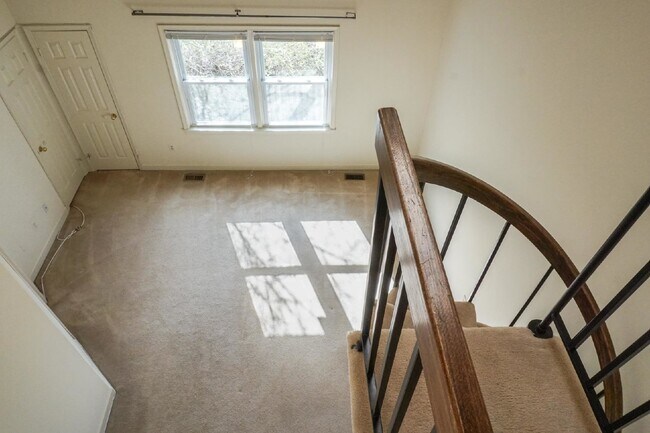 Building Photo - Beautiful brick townhome featuring three f...