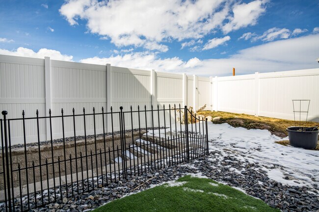 basement separate fence area/entry - 537 N Mountain Peak Dr
