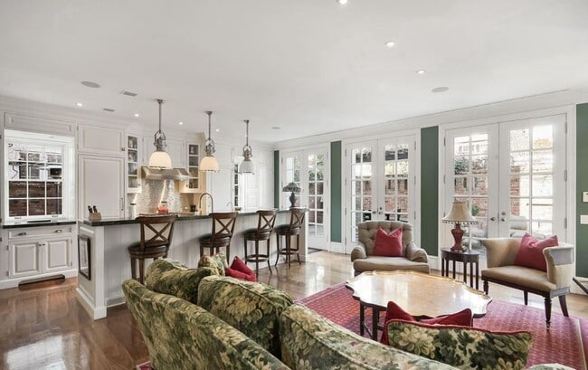 Building Photo - Georgetown East Village Perfection with PA...