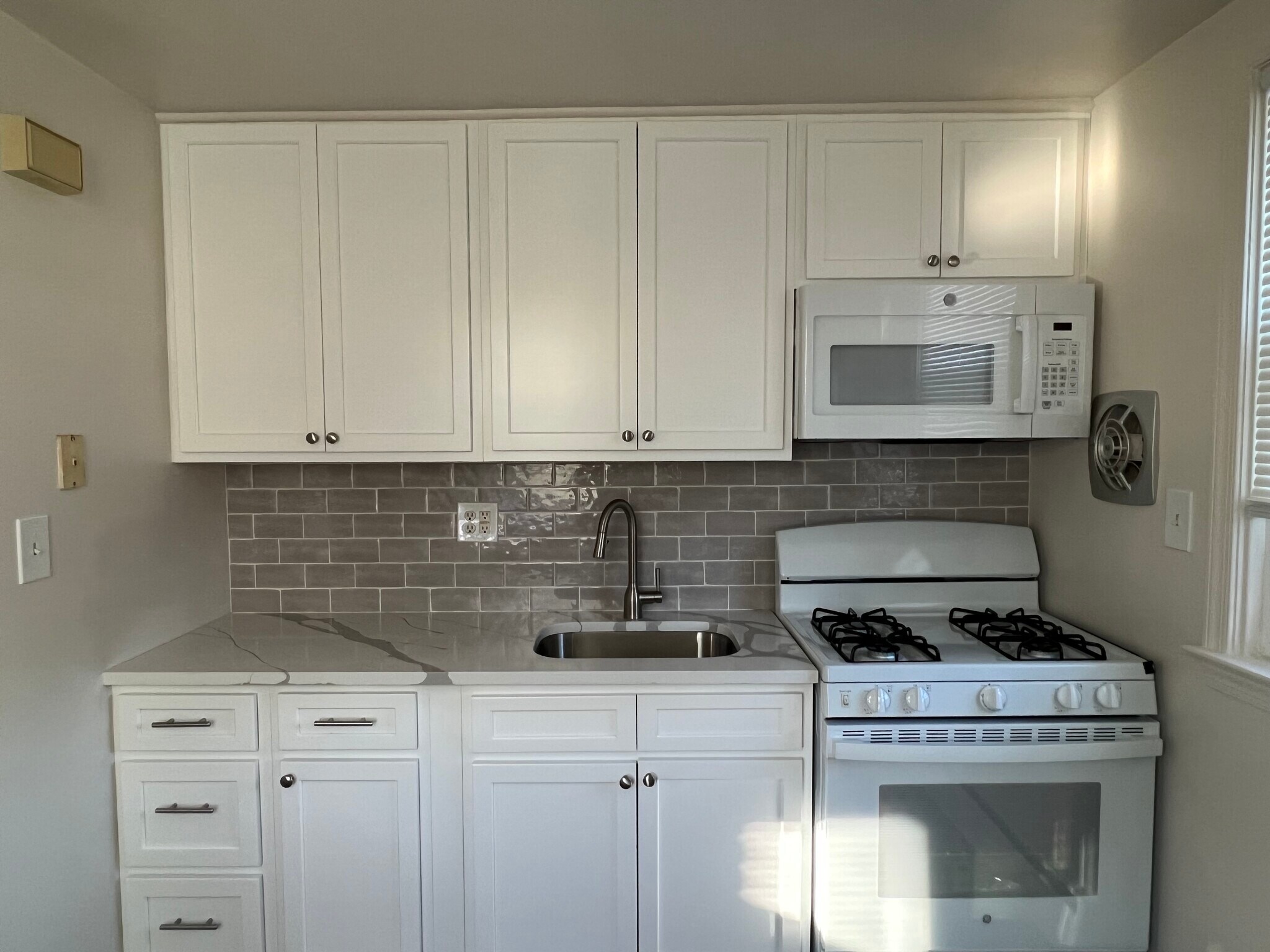 Building Photo - 3526 Rhoads Ave