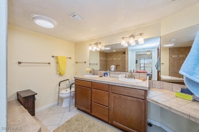 Building Photo - 1400 Blue Point Ave