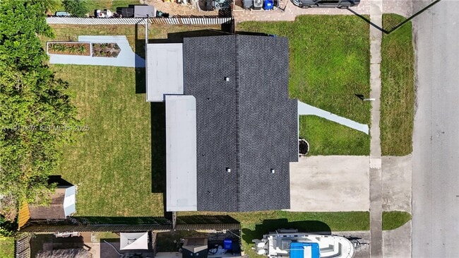 Building Photo - 6371 Scott St