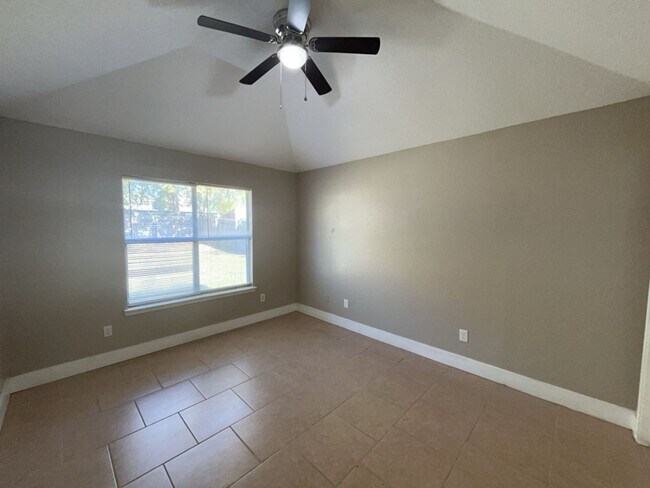 Building Photo - 709 Lisa Ln