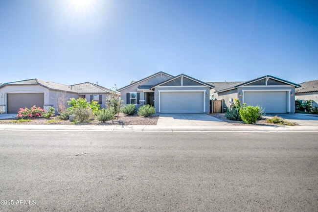 Building Photo - 4205 E Haley Dr