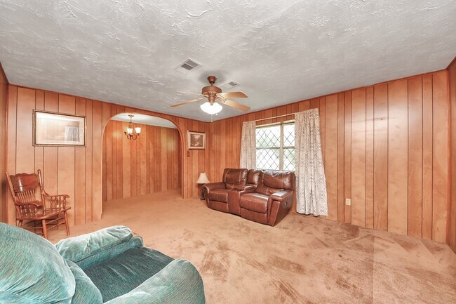 Building Photo - 535 Pampa St