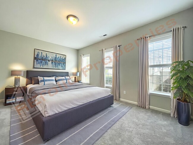 Building Photo - Beautiful End Unit 3 Story 3 bedroom, 3.5 bathroom Townhome with 2 Car-Garage in 540 Townes subdi...