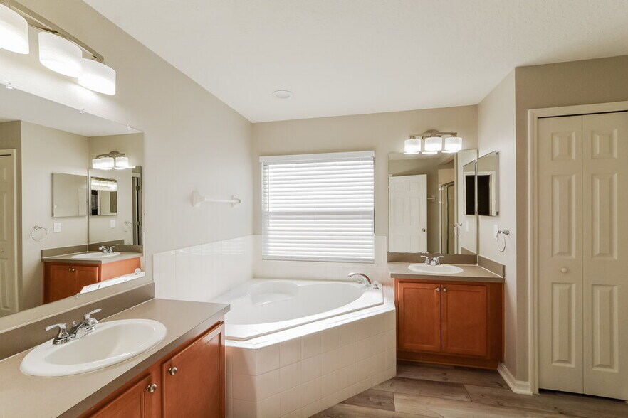 Building Photo - 2296 Bracknell Forest Trail