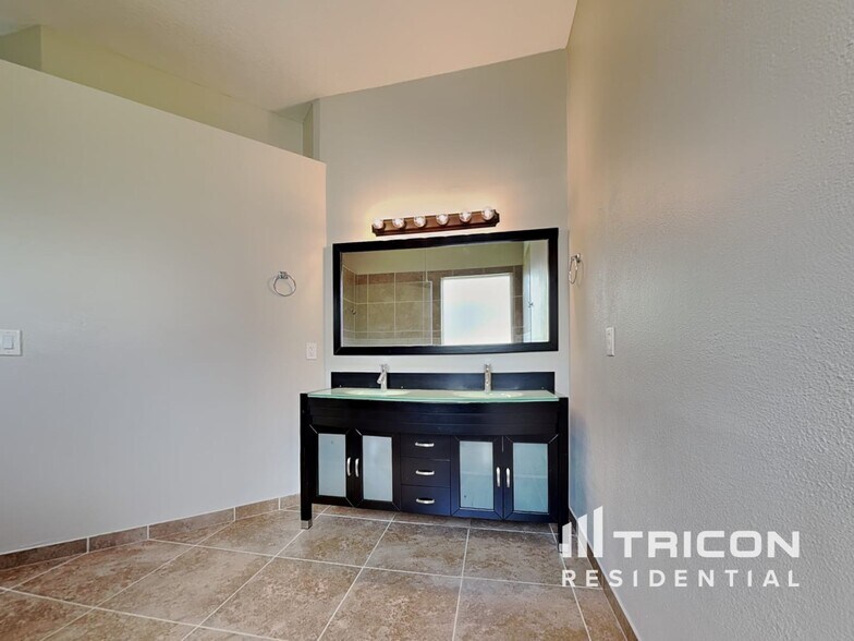 Building Photo - 933 Palm Cove Dr
