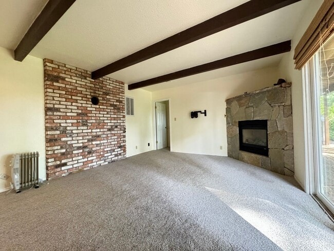 Building Photo - 4-bed 3-bath home in Nevada City!