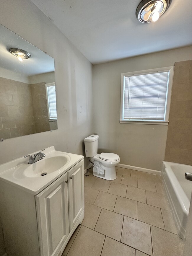 Building Photo - 1420 3rd Ave N