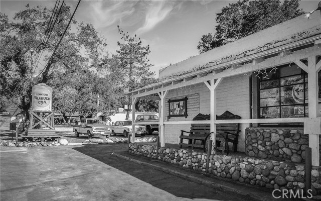Building Photo - 20571 Sycamore Dr