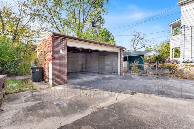 Building Photo - 3592 E 143rd St
