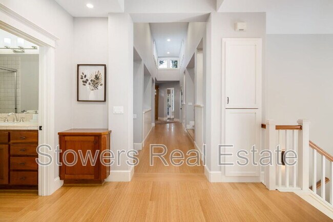 Building Photo - 775 Kirkcrest Rd