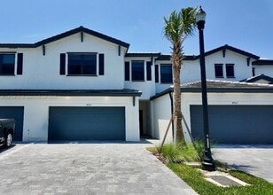 Building Photo - 4925 Peacock Wy