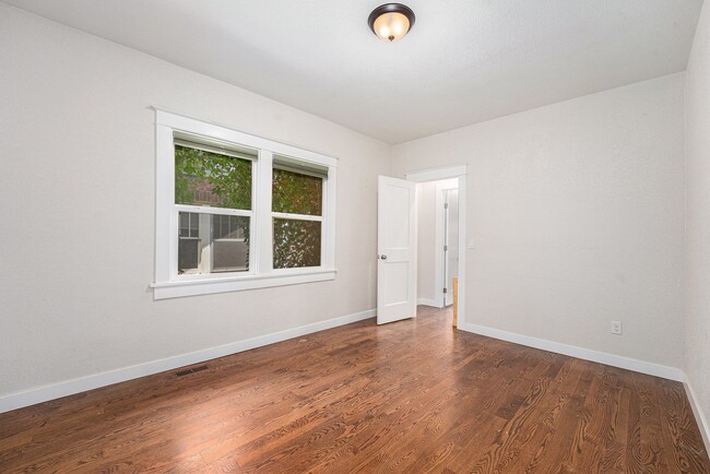 Building Photo - Updated Craftsman Bungalow in Congress Par...