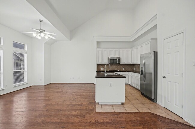 Building Photo - 2416 Charleston St