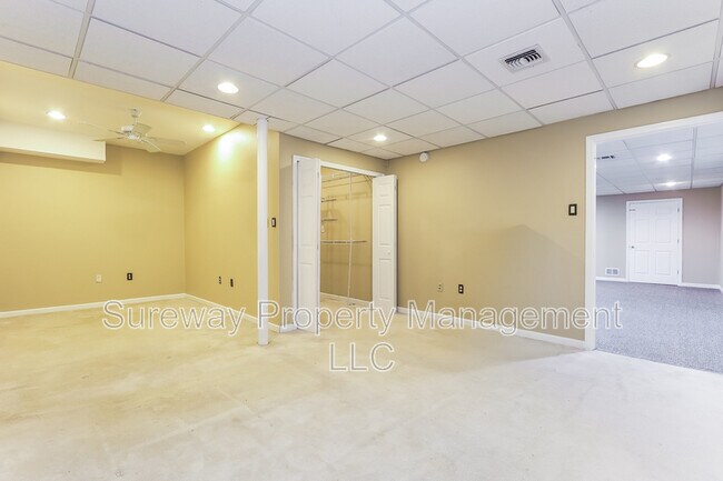 Building Photo - 29 Red Oak Ct