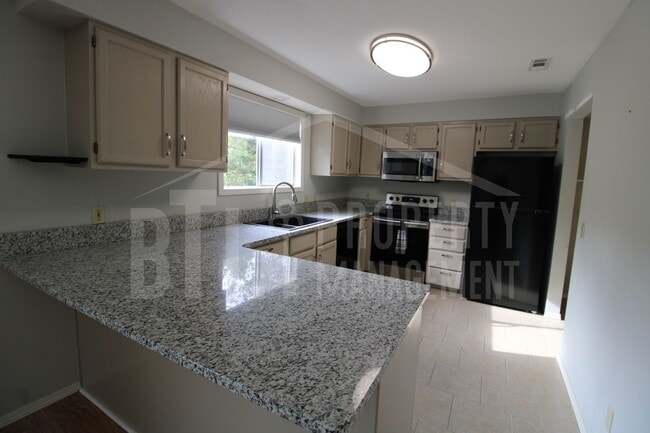 Building Photo - Peaceful 2-Bedroom Home Near Branson, MO –...