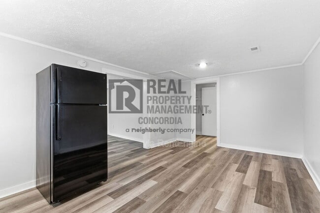 Building Photo - 6548 Old Clarksville Pike