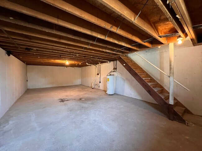 Building Photo - 2832 Rhonda Ln