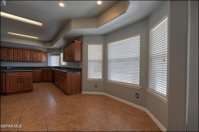 Building Photo - 6300 Franklin Vista Dr