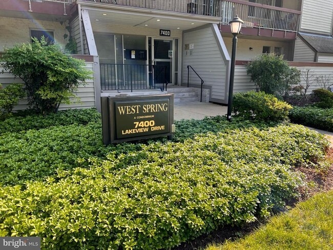 Building Photo - 7400 Lakeview Dr