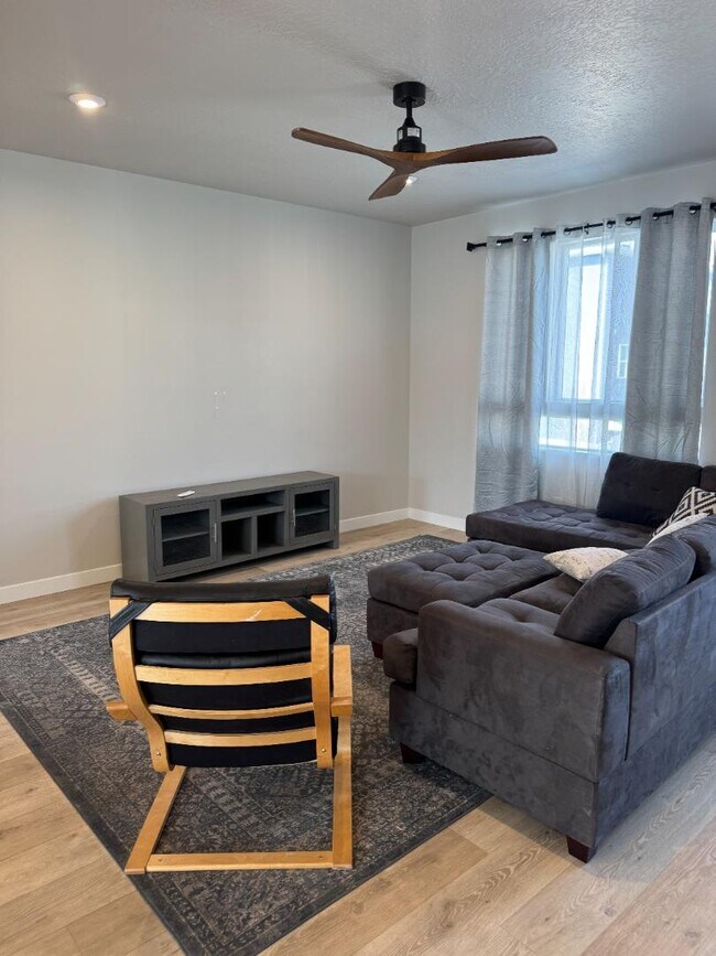 Building Photo - 983 W 420 S