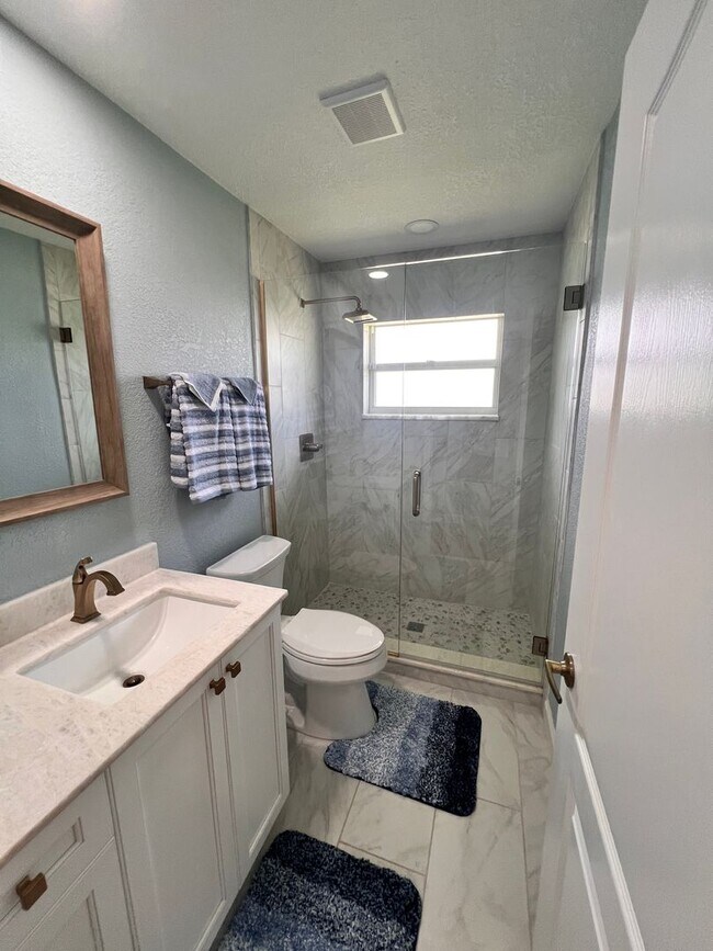 Building Photo - Waterfront Paradise in Punta Gorda Isles –...