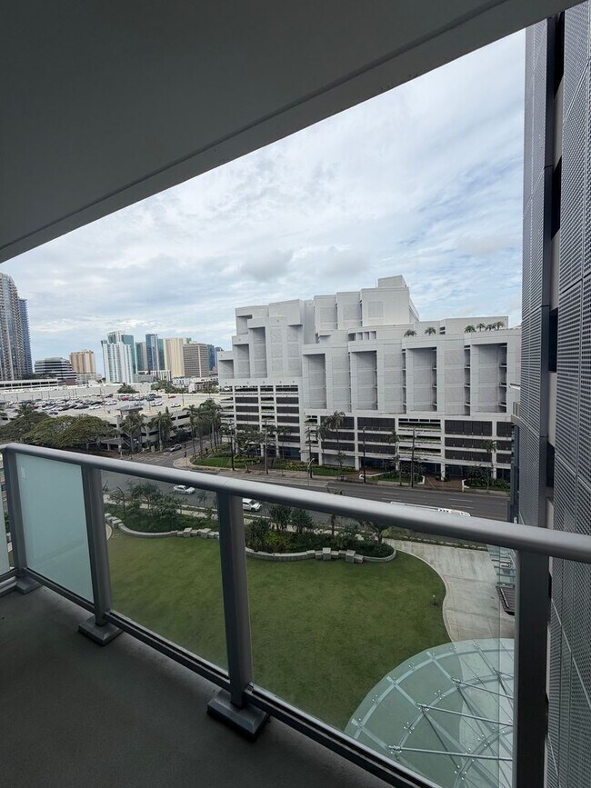 Building Photo - Ready to Move in Brand New Condo! Fully Furnished! 2 Bed/2 Bath/1 Parking at The Park on Ke‘eaumoku!