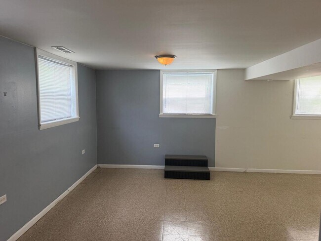 Building Photo - 15726 Avalon Ave