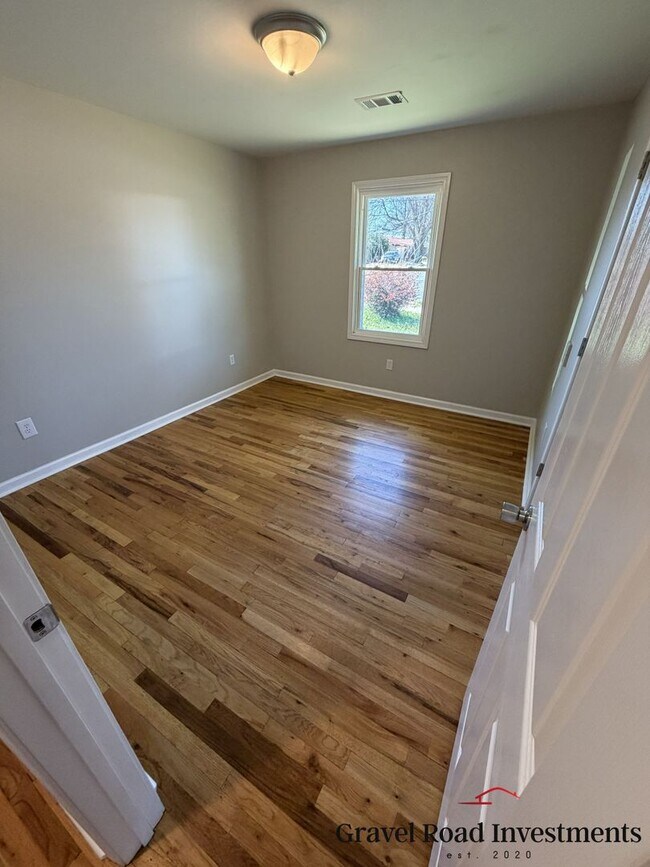Building Photo - Beautifully Remodeled 3-Bedroom, 1-Bathroom House