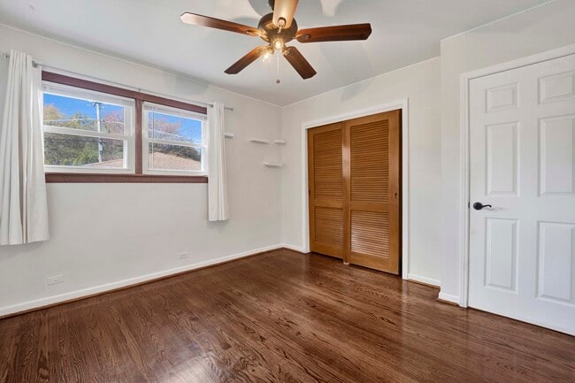 Building Photo - 9410 Lawler Ave