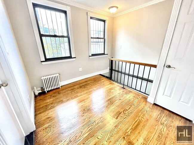 Building Photo - 221 Mott St