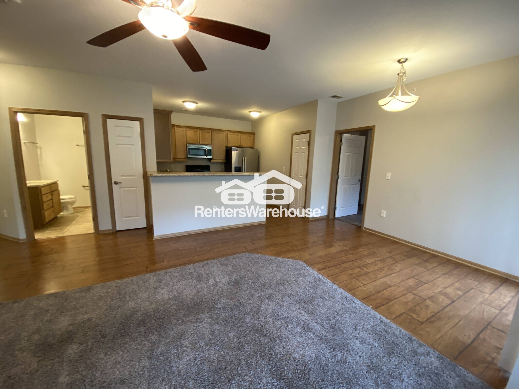 Building Photo - 2000 Meadow Ct