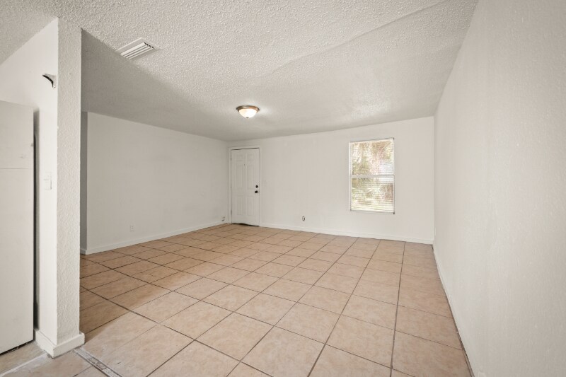 Building Photo - 304 Bernard Rd