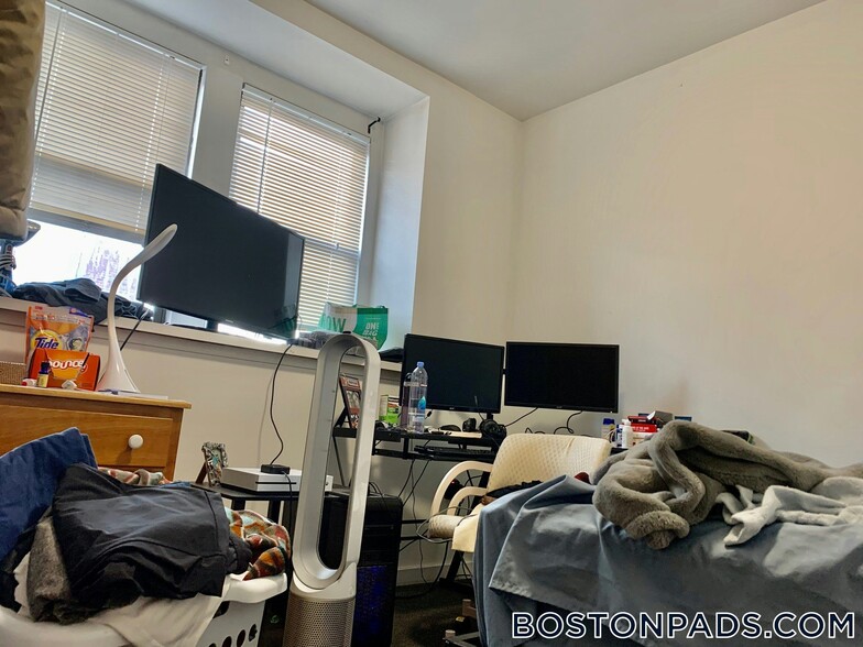 Building Photo - 776 Columbus Ave