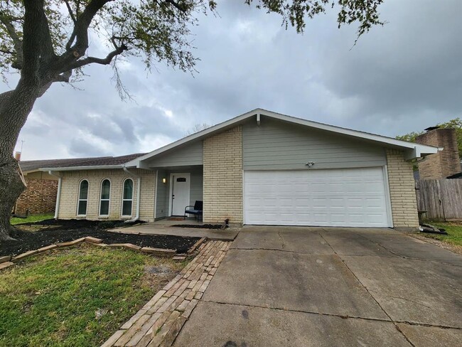 Building Photo - 2123 Quail Valley E Dr