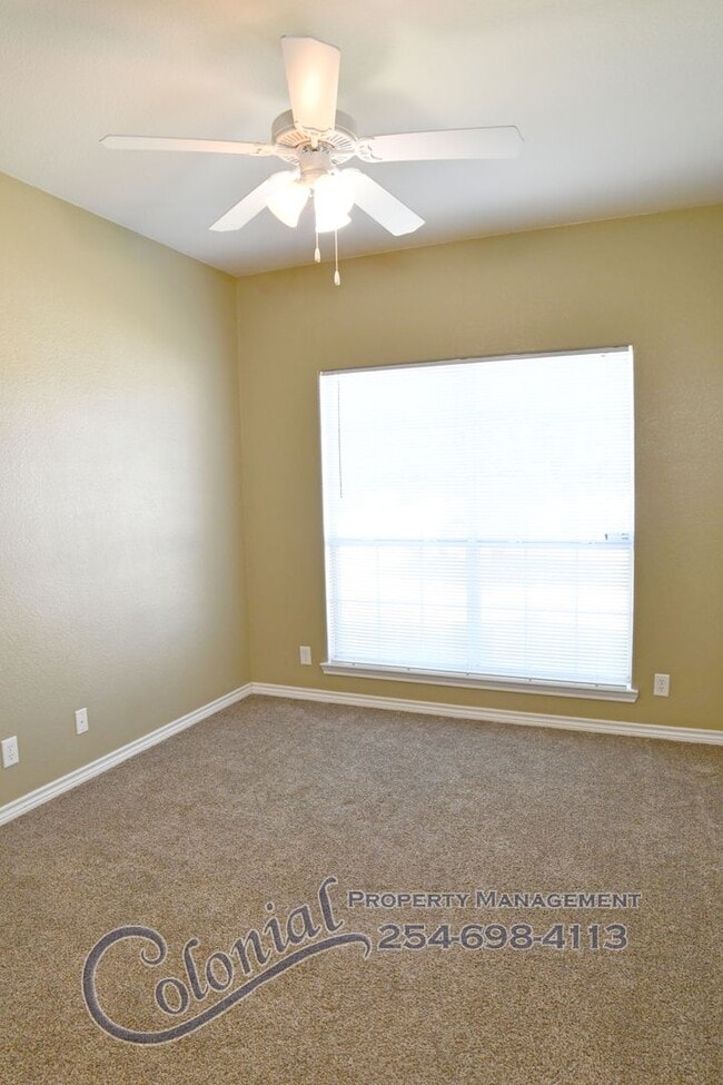 Building Photo - AVAILABLE NOW!!!!!