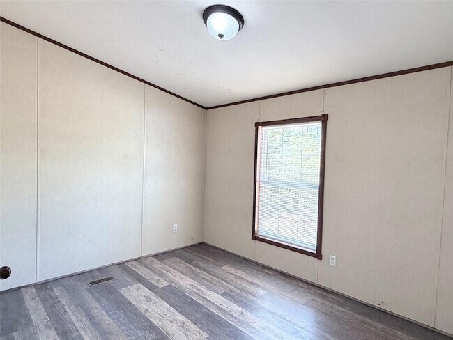 Building Photo - 157 Lakeside Dr