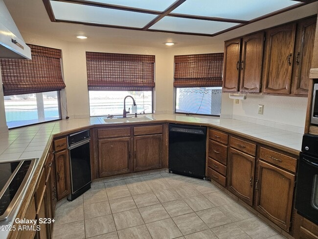 Building Photo - 2344 W Lobo Ave