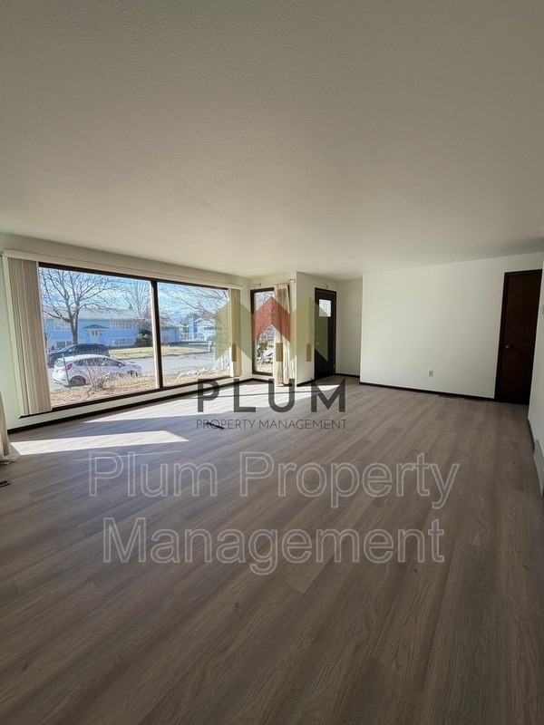 Building Photo - 1402 Khanabad Way