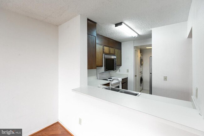 Building Photo - 6101 Edsall Rd