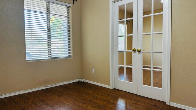 Building Photo - 839 E Las Colinas Pl